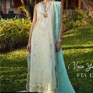 Farah Talib Aziz Pakistani Indian dress suit
